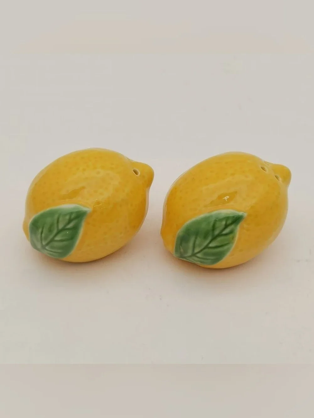 Muchoise Ceramic Lemon Salt & Pepper Shaker with Tray Yellow
